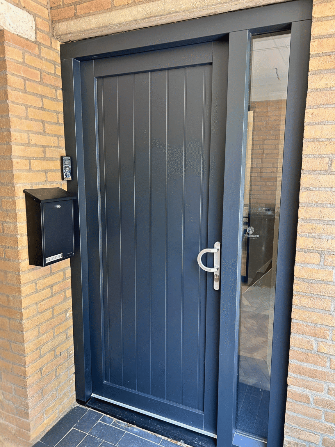 Kunststof voordeur op maat in moderne uitvoering