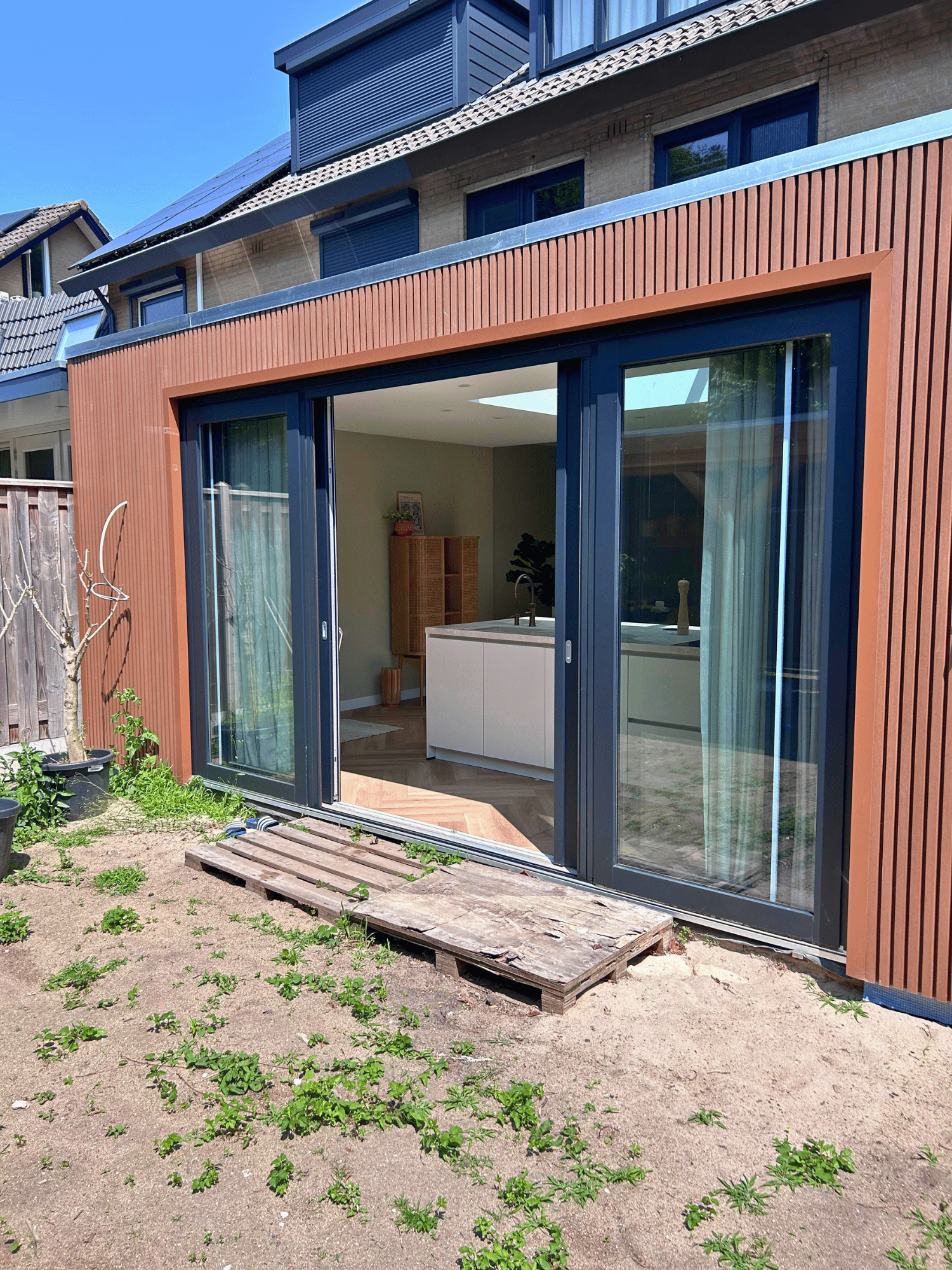 Aluminium schuifpui met slanke profielen en panoramisch uitzicht